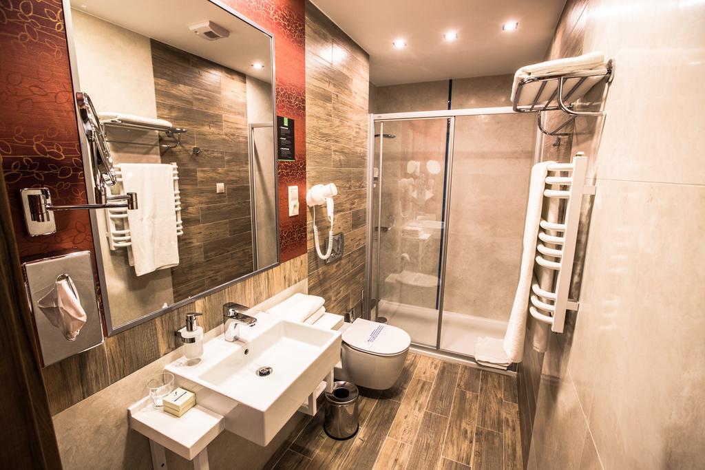 Mineral Hotel Malinowy Raj Solec-Zdrój Szoba fotó