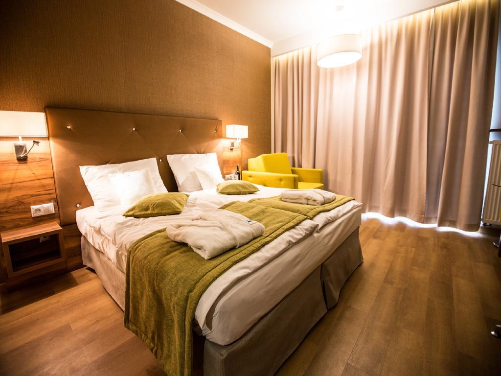 Mineral Hotel Malinowy Raj Solec-Zdrój Kültér fotó