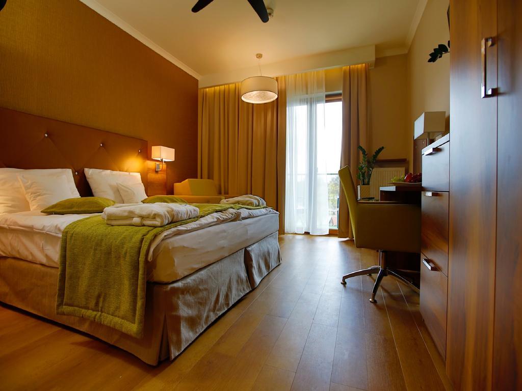 Mineral Hotel Malinowy Raj Solec-Zdrój Kültér fotó